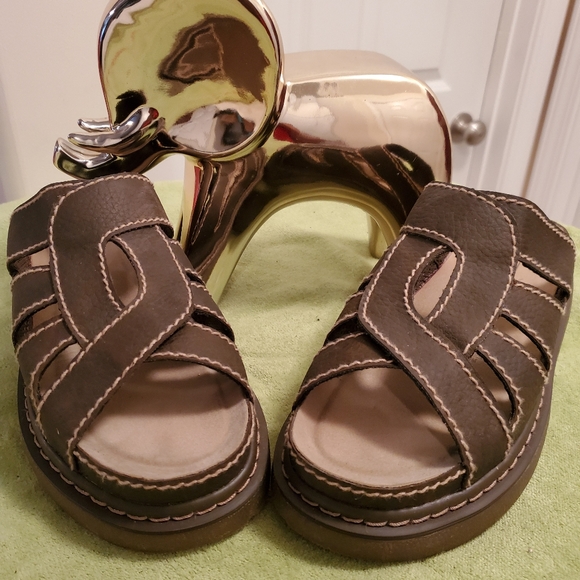 Slides/Sandals - Picture 2 of 5
